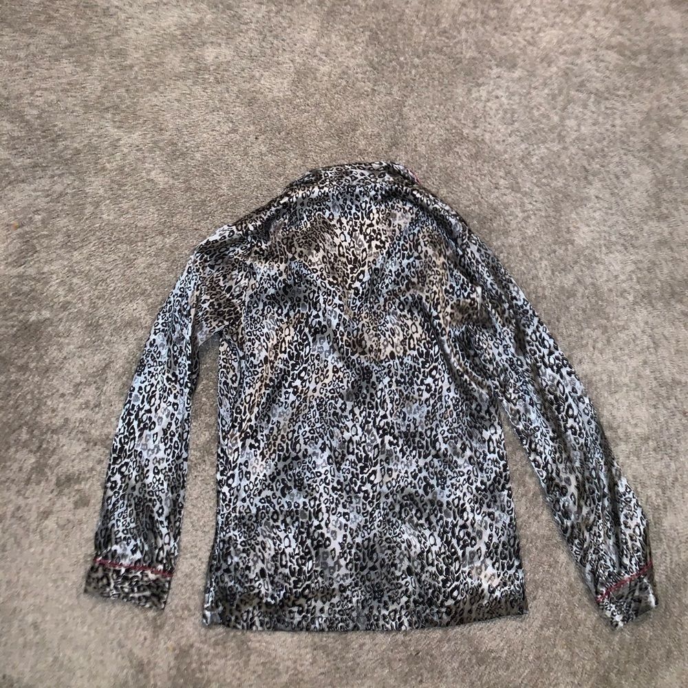 🌸3/$30🌸 Ambrielle Cheetah Print Button Down Top size M - Picture 8 of 8